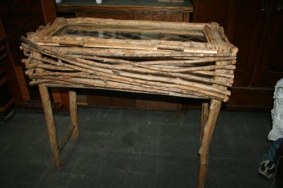 Vetrina espositiva in rami di caffè